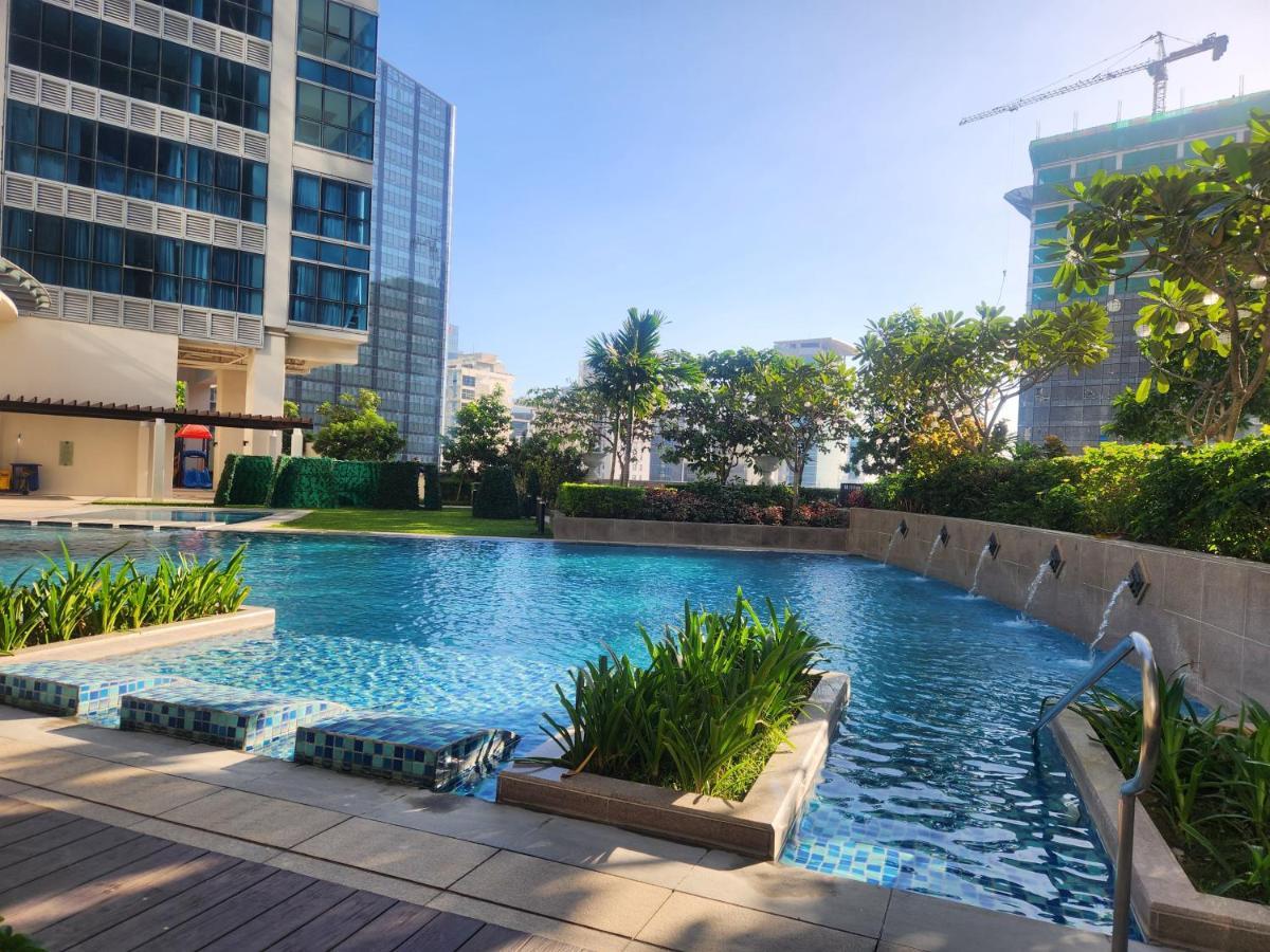Spacious 7U Homey Unit Steps Away From Uptown Mall And Mitsukoshi Mall Free Parking With Washer Manila Kültér fotó