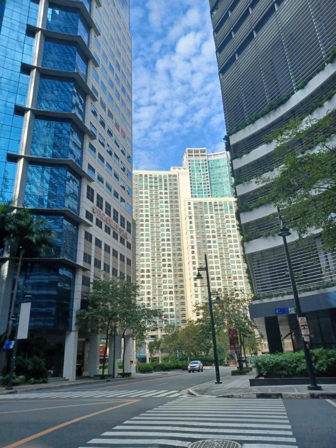 Spacious 7U Homey Unit Steps Away From Uptown Mall And Mitsukoshi Mall Free Parking With Washer Manila Kültér fotó