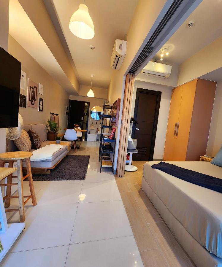 Spacious 7U Homey Unit Steps Away From Uptown Mall And Mitsukoshi Mall Free Parking With Washer Manila Kültér fotó