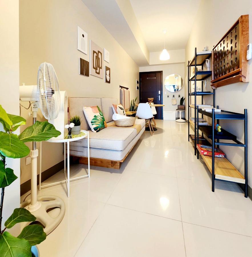 Spacious 7U Homey Unit Steps Away From Uptown Mall And Mitsukoshi Mall Free Parking With Washer Manila Kültér fotó