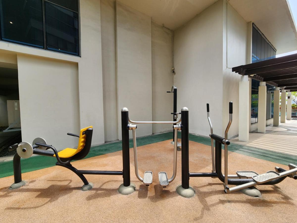 Spacious 7U Homey Unit Steps Away From Uptown Mall And Mitsukoshi Mall Free Parking With Washer Manila Kültér fotó