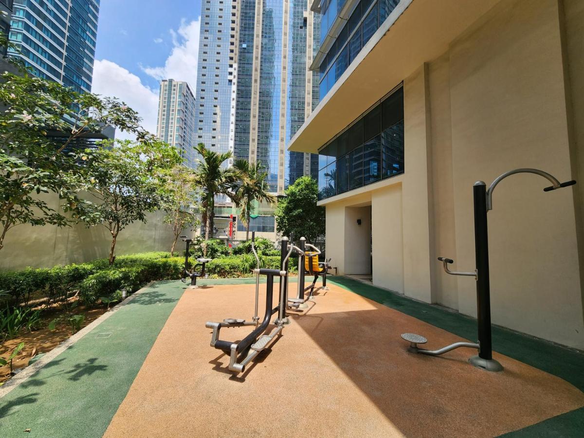 Spacious 7U Homey Unit Steps Away From Uptown Mall And Mitsukoshi Mall Free Parking With Washer Manila Kültér fotó