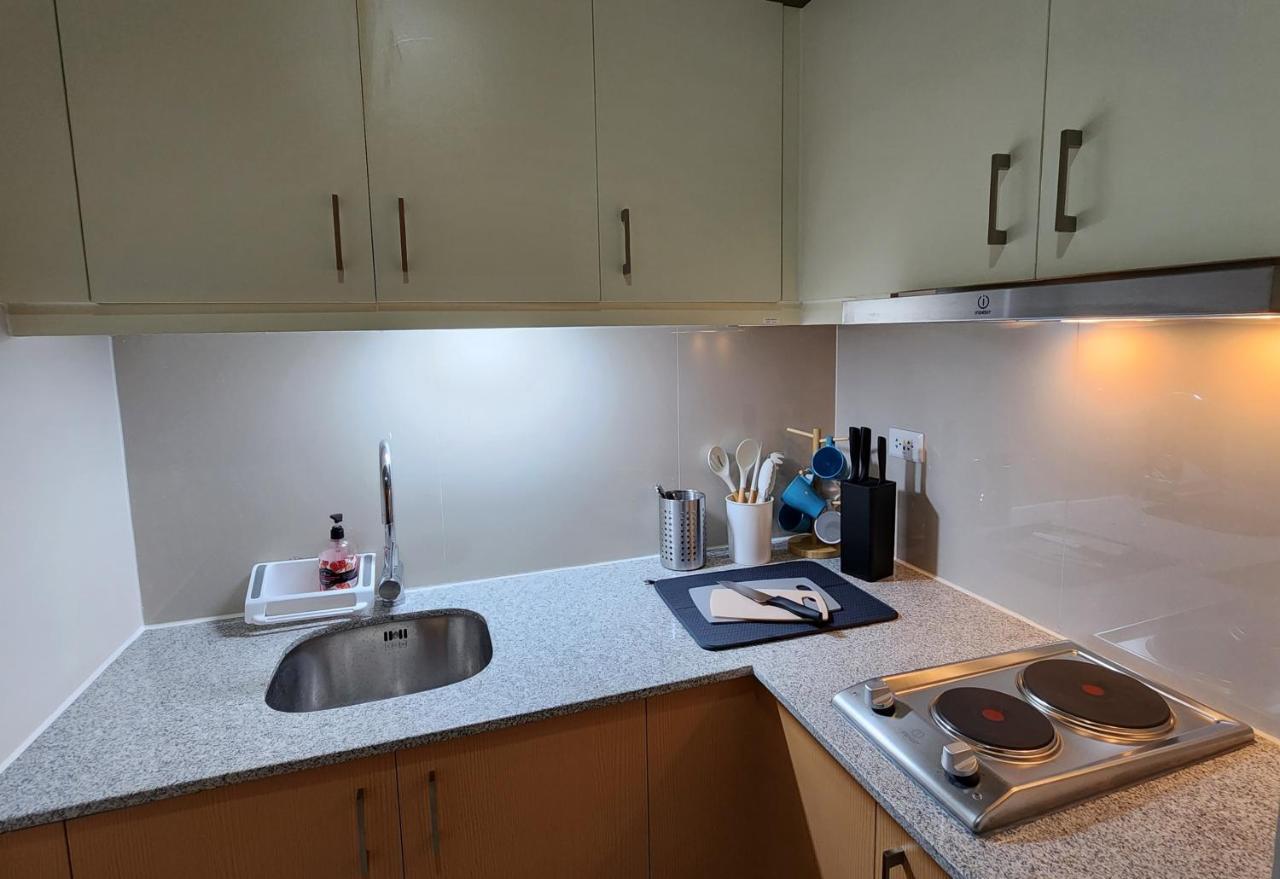 Spacious 7U Homey Unit Steps Away From Uptown Mall And Mitsukoshi Mall Free Parking With Washer Manila Kültér fotó