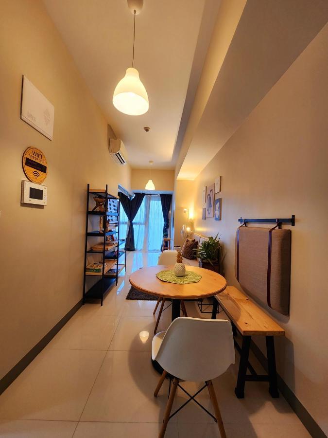 Spacious 7U Homey Unit Steps Away From Uptown Mall And Mitsukoshi Mall Free Parking With Washer Manila Kültér fotó