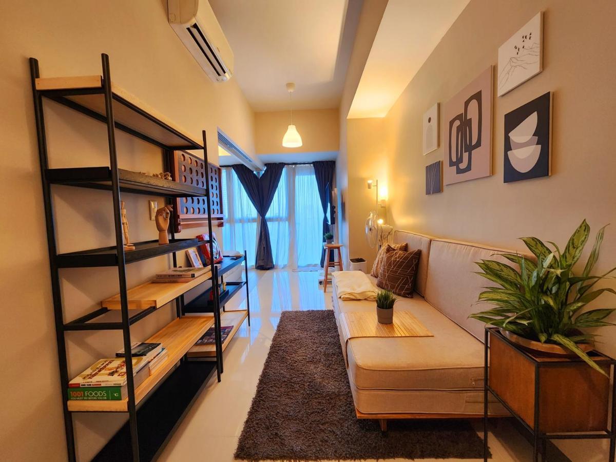 Spacious 7U Homey Unit Steps Away From Uptown Mall And Mitsukoshi Mall Free Parking With Washer Manila Kültér fotó
