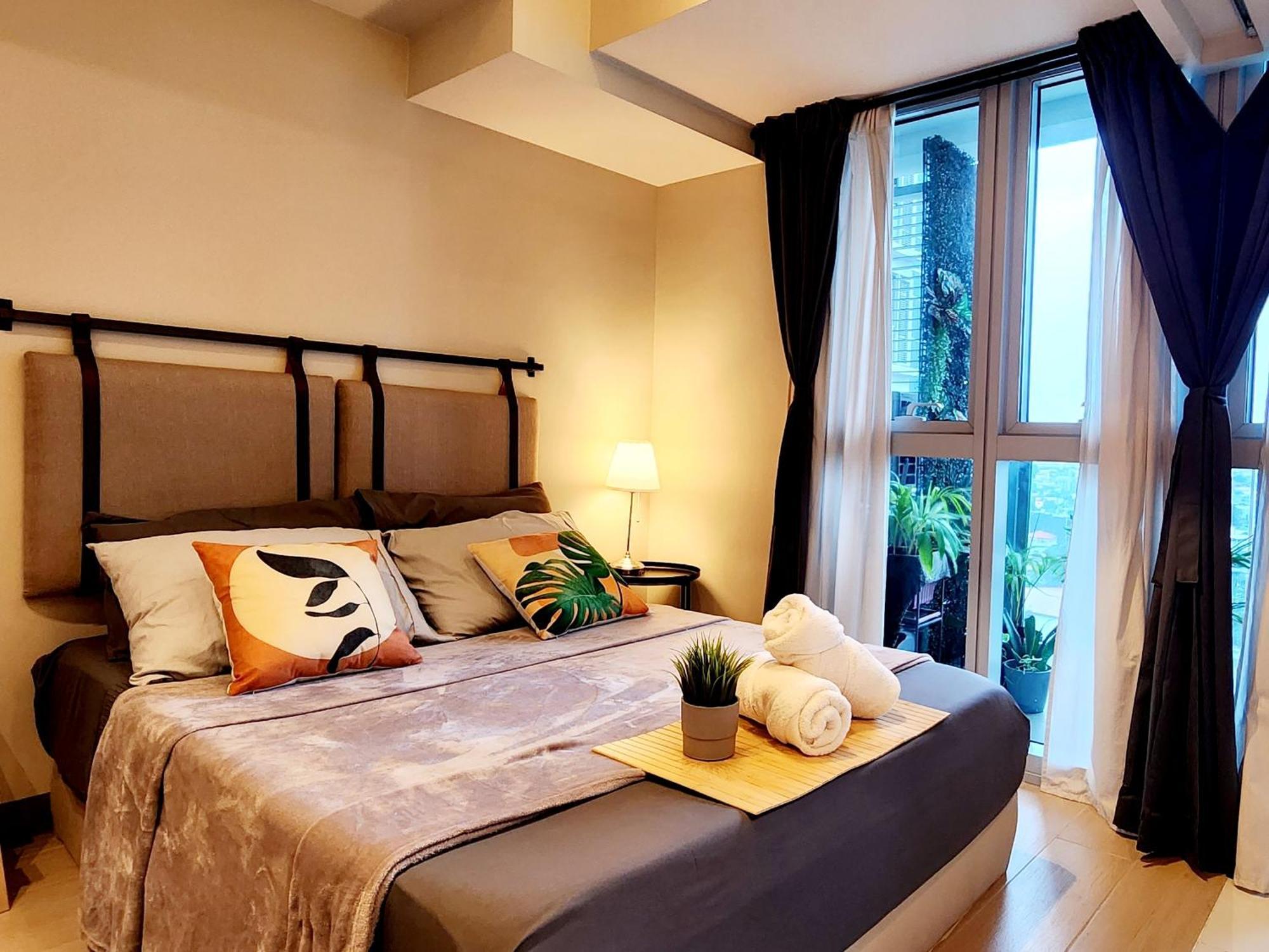 Spacious 7U Homey Unit Steps Away From Uptown Mall And Mitsukoshi Mall Free Parking With Washer Manila Kültér fotó
